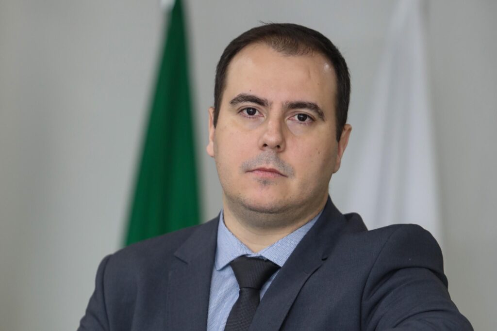 Secretário da Casa Civil de Palmas é exonerado e prefeita nomeia interina